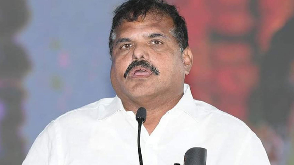 YCP leader Botsa Satyanarayana s visit to the flooded areas of Vijayawada was blocked by locals YCP leader Botsa Satyanarayana s visit to the flooded areas of Vijayawada was blocked by locals
