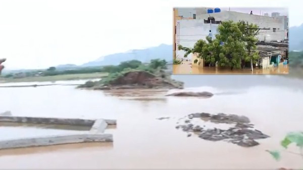 Inundation Tension to Vijayawada locals as budameru flood levels raising again Inundation Tension to Vijayawada locals as budameru flood levels raising again