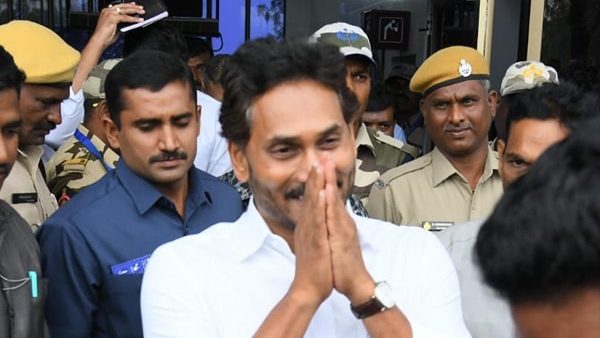 ys jagan dinner meet with Karnataka congress leaders Says tdp leader varla Ramaiah