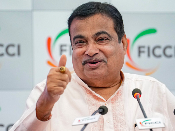 Nitin Gadkari offered PM post by Opposition Parties but he refused it
