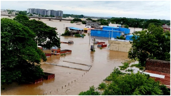 Due to heavy rains in North Telangana districts all the projects have been flooded