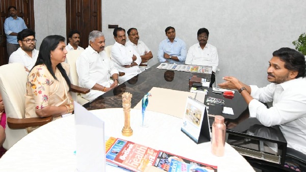 former ysrcp minister rk roja met ys jagan along with Tirupati party leaders