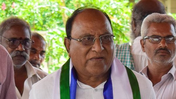 YCP leader dontireddy vemareddy shocking comments to do salute to cm Chandrababu