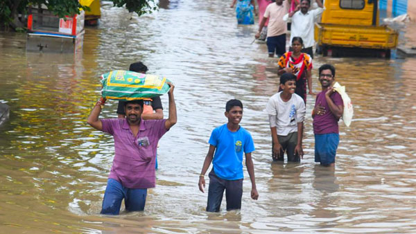 Heavy rains predicts in next 24 hours in Coastal area and Telangana Districts