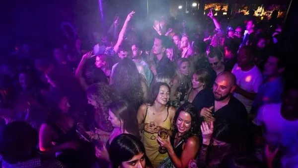 The police registered a case against 17 pubs that violated the rules