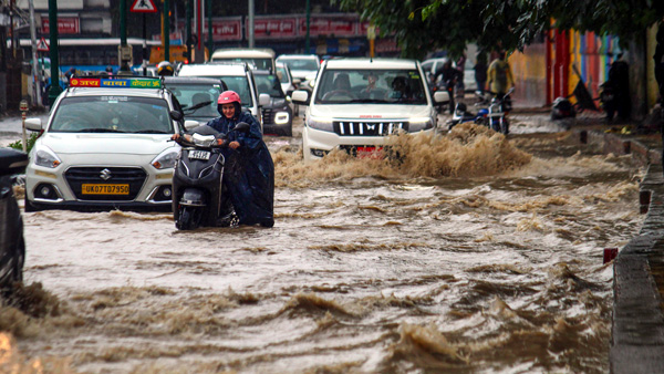 IMD predicts heavy rain fall for Coastal districts in next two days Govt Alert