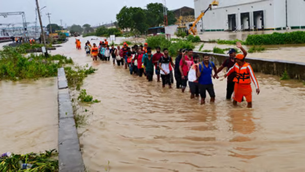 Another dangerous cyclone effect on Telangana heavy rains soon IMD warning
