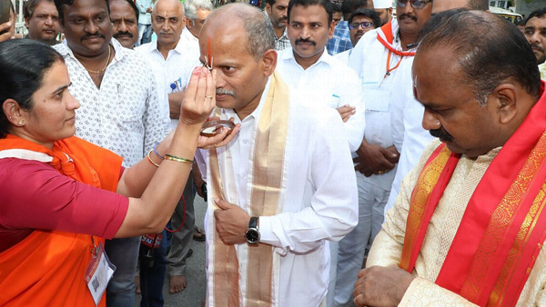 Tirunamam on the overhead of devotees was resumed at Tirumala