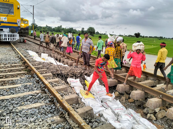 SCR cancelled and diverted these trains due to heavy rains in AP and Telangana