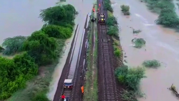 SCR cancelled some more trains due to heavy rains in AP and Telangana