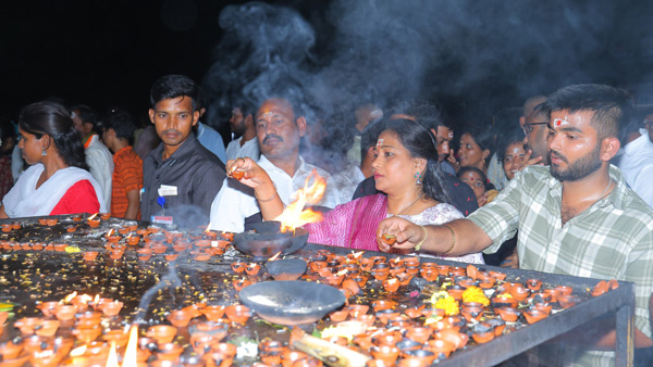 AP Home Minister Vangalapudi Anitha visits Arunachalam temple in Tamil Nadu AP Home Minister Vangalapudi Anitha visits Arunachalam temple in Tamil Nadu