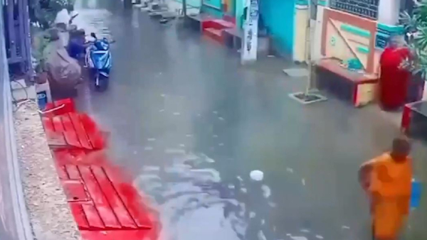 CCTV footage captured Singh Nagar in Vijayawada witness the rise in flood water on September 1