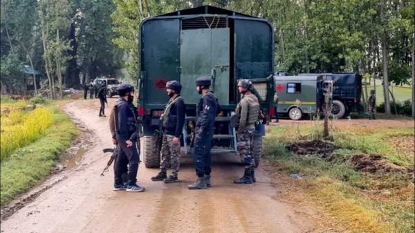 Jammu and Kashmir Six laborers including a doctor were killed in terrorist firing