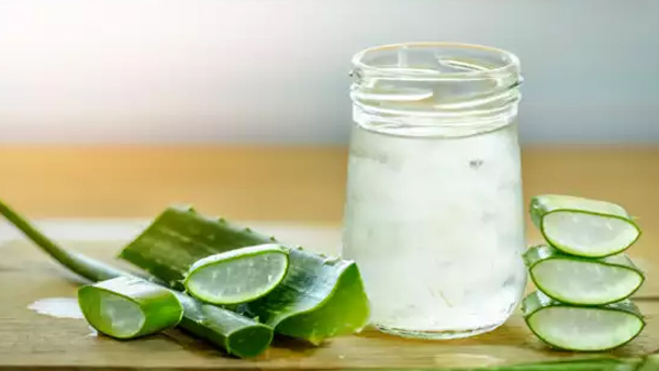 Drinking aloe vera juice reduces weight loss and boosts the immune system Drinking aloe vera juice reduces weight loss and boosts the immune system