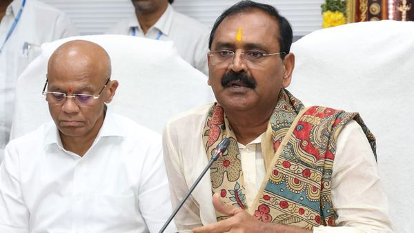 Bhumana karunakar reddy slams chandrababu comments on tirumala laddu near pm modi