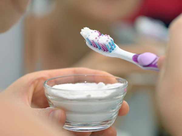 Benefits and Risks of Brushing Teeth with Salt Benefits and Risks of Brushing Teeth with Salt