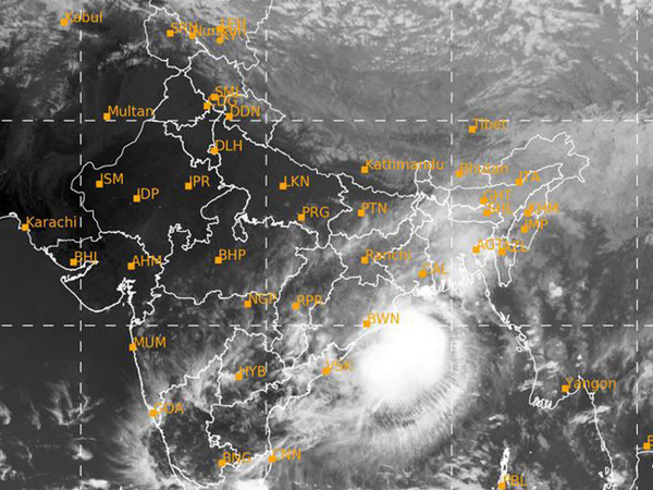 Cyclone Dana landfall Several districts of Andhra witness scattered moderate rainfall
