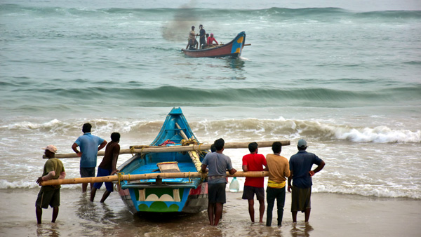 Cyclone Dana landfall Evacuation of 10 lakh people in Odisha Bengal begins