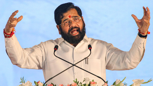 Eknath Shinde s son Shrikant gets backlash after entering Mahakaleshwar Temple s sanctum despite ban Eknath Shinde s son Shrikant gets backlash after entering Mahakaleshwar Temple s sanctum despite ban