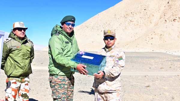 after border disengagement now india-china troops exchanged sweets after border disengagement now india-china troops exchanged sweets