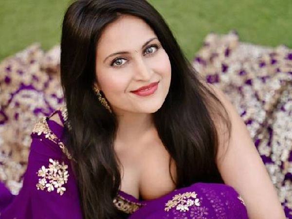 Witnesses against YSRCP leader in Bollywood actress Kadambari Jethwani case
