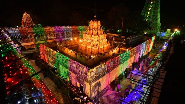 Huge rush was seen at the Indrakeeladri temple Devotees angry over Temple officials