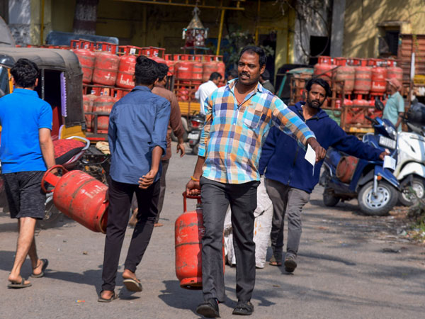 AP Govt issues latest guide lines for Free Gas cylinders for Eligible customers