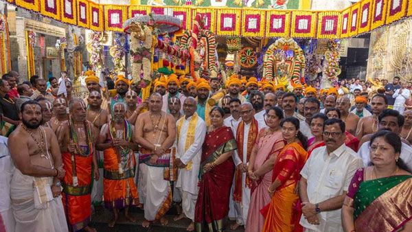 Sri Malayappa appeared as Mohini to charm His devotees on tuesday