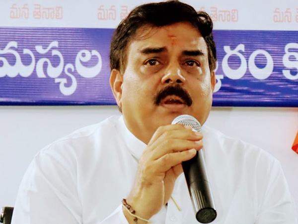 Minister Manohar announces guide lines for Free Gas Scheme implementation