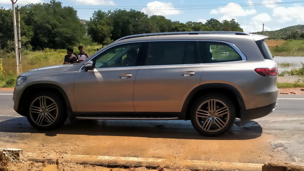 akkineni nagarjuna escaped from a huge accident