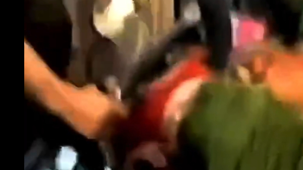 Bike overtaking fight killed on the road Video