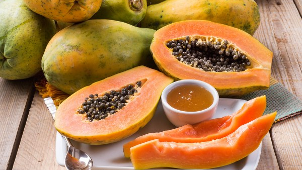 What happens if you eat papaya on an empty stomach