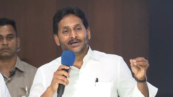 YS Jagan hold a meeting with the Mangalagiri Assembly constituency leaders
