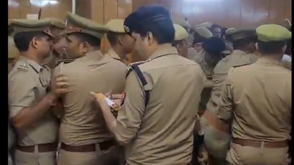 Lawyers turned on the judge in the court police lathi-charged video