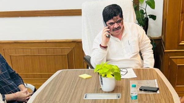 minister ponnam prabhakar said to put criminal cases against building owners who locked gurukul schools