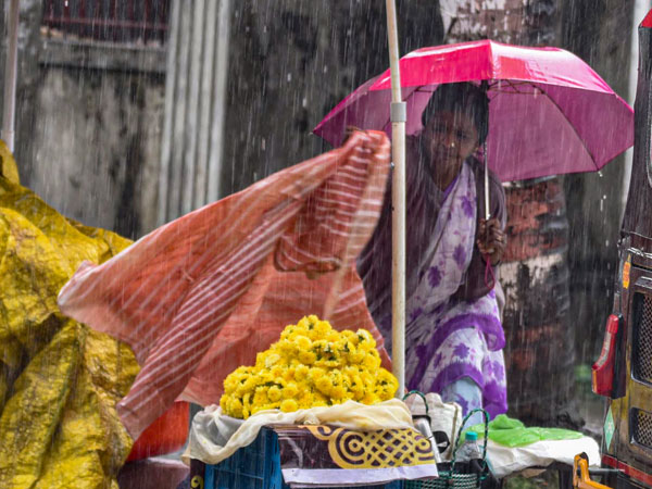 The local people were overwhelmed by the heavy rains in Bengaluru from morning to afternoon