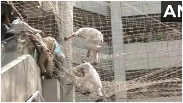 Reservation controversy Deputy Speaker and MLAs jumped from the Maharashtra Secretariat