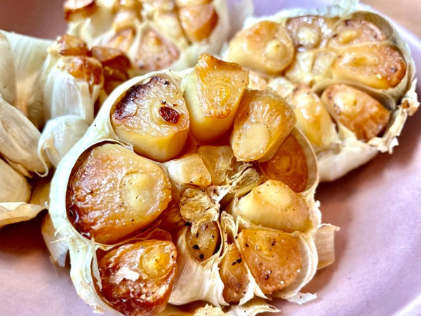 Amazing Health Benefits of Eating Two Roasted Garlic Cloves on an Empty Stomach