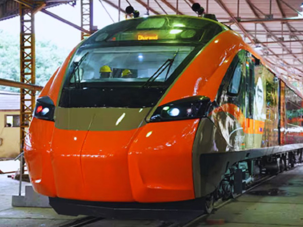 India s first Vande Bharat sleeper train is amazing and interior is excellent