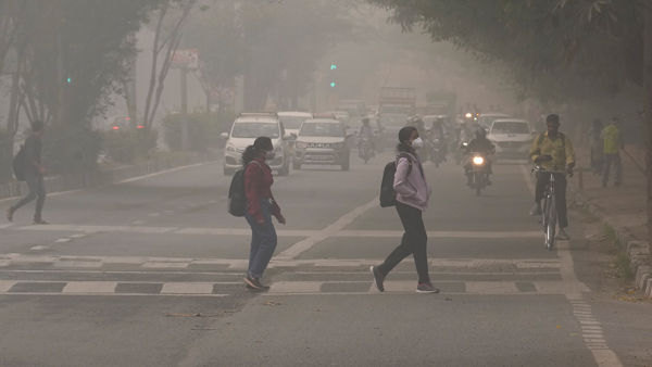 Hyderabadis smoke 1 4 cigarettes per day due to air pollution