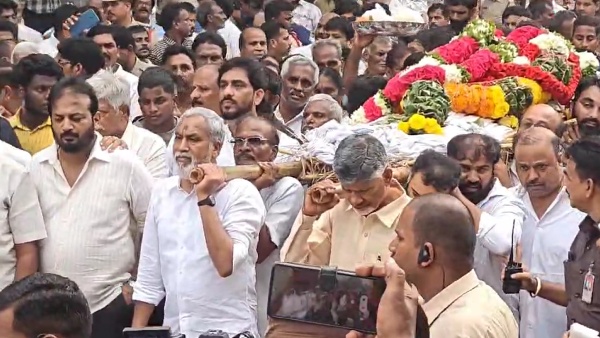 ap cm chandrababu naidu son Lokesh paid last respects to rammurthi naidu