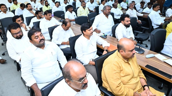 tdp mla shocker to Chandrababu in nda legislative meet cm countered with challenge