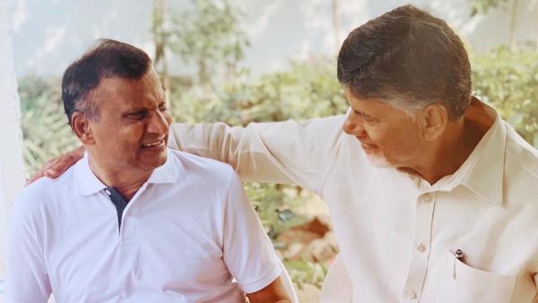 CM Chandra Babu Cancel his Maharashtra Tour return to Hyderabad due to his brother critical condition CM Chandra Babu Cancel his Maharashtra Tour return to Hyderabad due to his brother critical condition