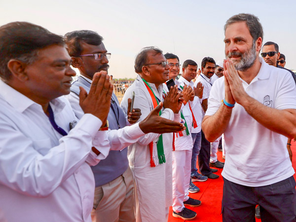 congress decimated in maharastra and retains existence in Jharkhand elections