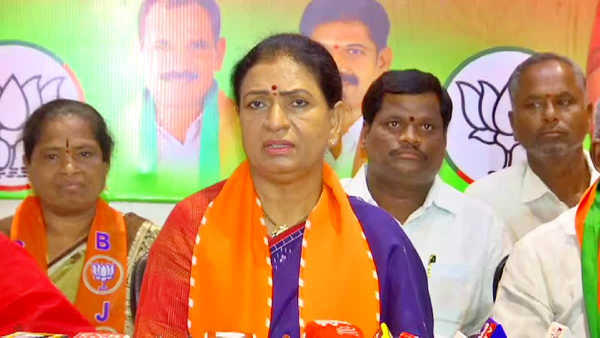 BJP MP DK Aruna trying to go to lagacherla police stopped her created high tension BJP MP DK Aruna trying to go to lagacherla police stopped her created high tension