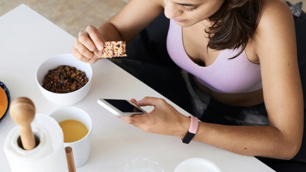 Disadvantages of eating snacks during office hours