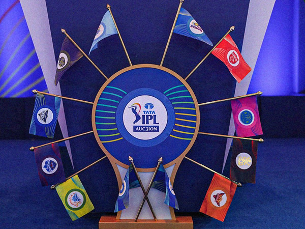 How much money does each team have to participate in the IPL auction 2025