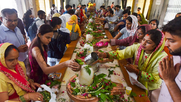 Devotees gathered in large numbers at Lord Shiva s temples across the state