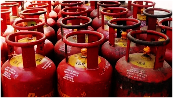 Prices of commercial LPG gas cylinders has been increased by Rs 62 with effect from today