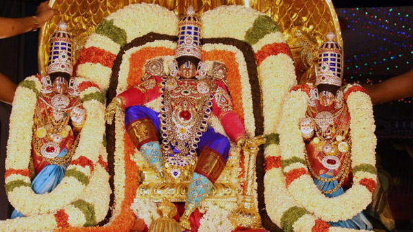 Sri Malayappa Swamy ride on the seven-hooded Pedda Sesha Vahanam in Tirumala on Nagula Chaviti Sri Malayappa Swamy ride on the seven-hooded Pedda Sesha Vahanam in Tirumala on Nagula Chaviti